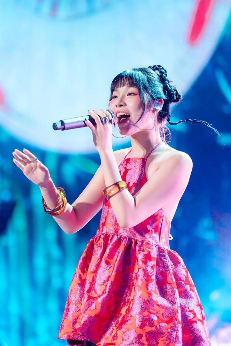 1749434951-dom-03630-37374-width1000height1500 Hoài Anh - con gái diễn viên Võ Hoài Nam 'gây nghiện' tại 'Điểm hẹn tài năng' - 4