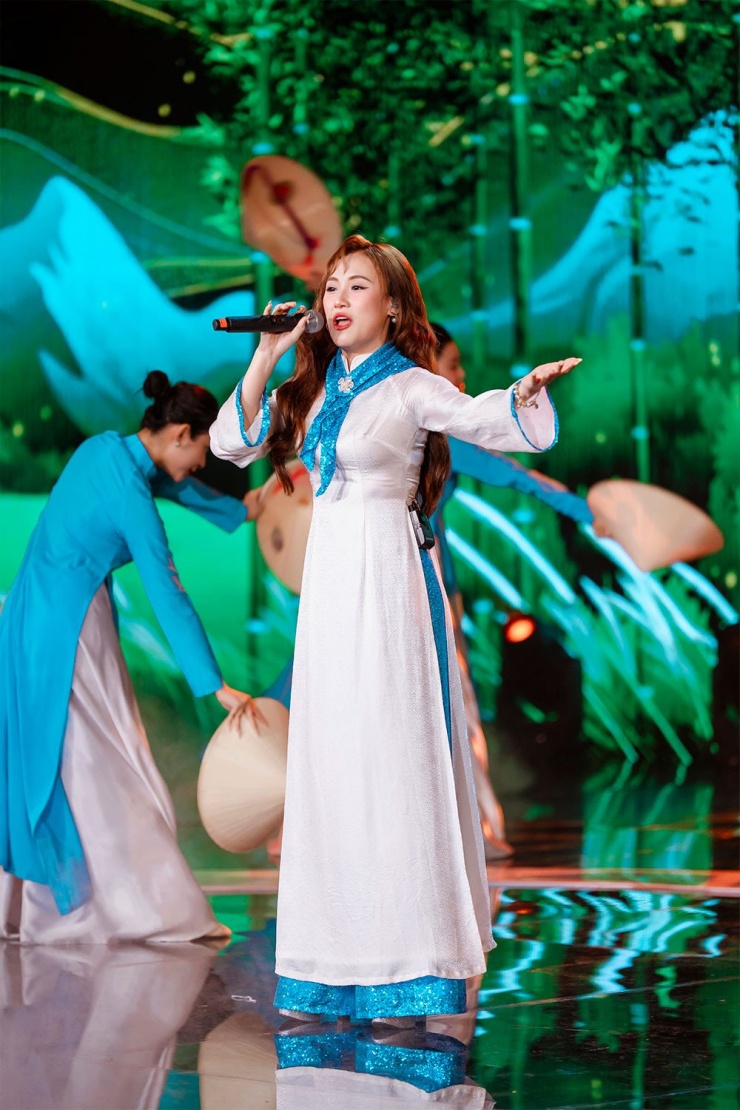 1749434952-dom-04317-37376-width1000height1500 Hoài Anh - con gái diễn viên Võ Hoài Nam 'gây nghiện' tại 'Điểm hẹn tài năng' - 6