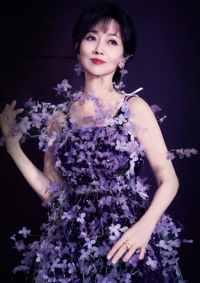 Hôn nhân của Triệu Nhã Chi ồn ào vì mang tiếng phản bội.