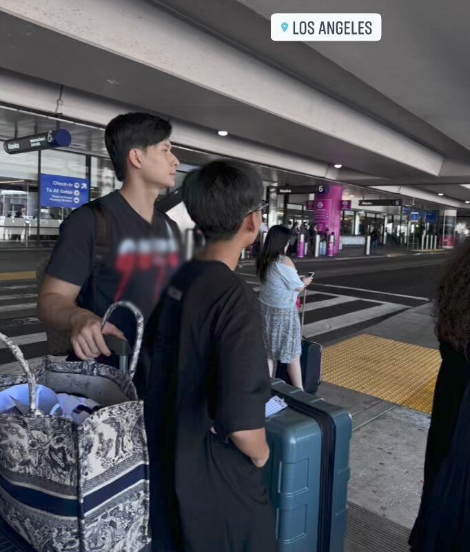 "Phú bà" Lệ Quyên được tình trẻ dẫn đi chọn kim cương "siêu to khổng lồ", đeo đồng hồ hơn 300 triệu đồng 1749443274 phu ba le quyen duoc tinh tre dan di chon kim cuong sieu to khong lo deo dong ho hon 300 trieu dong con trai le quyen tu nho da di vong quanh the gioi 8421 341 width682height800