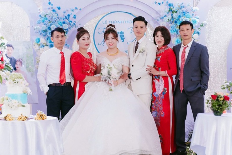 Bố mẹ hai bên là bạn bè từ nhỏ 