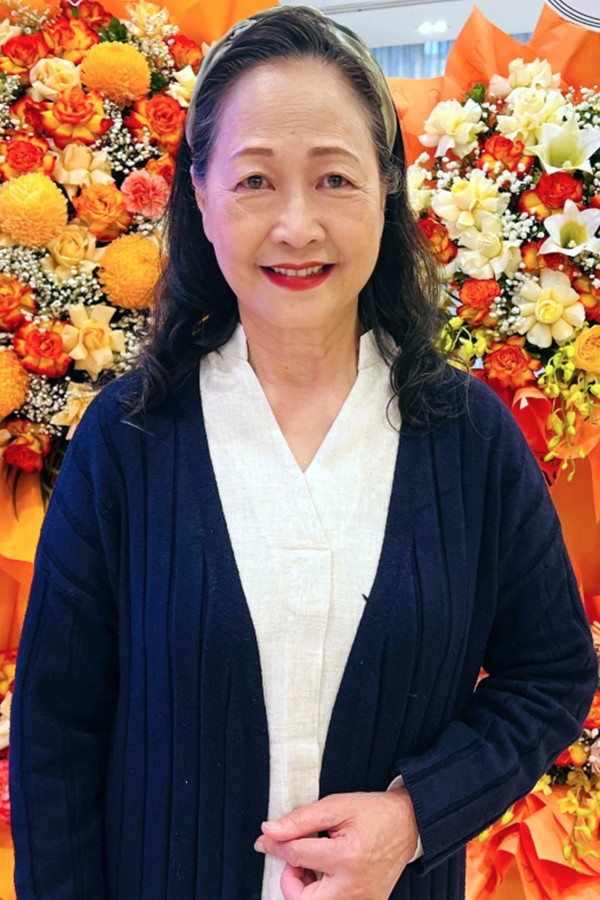 1749455338-nsnd-nhu-quynh-9-6116-width600height900 Bà cũng luôn cập nhật Tiktok để bản thân được mới mẻ hơn.