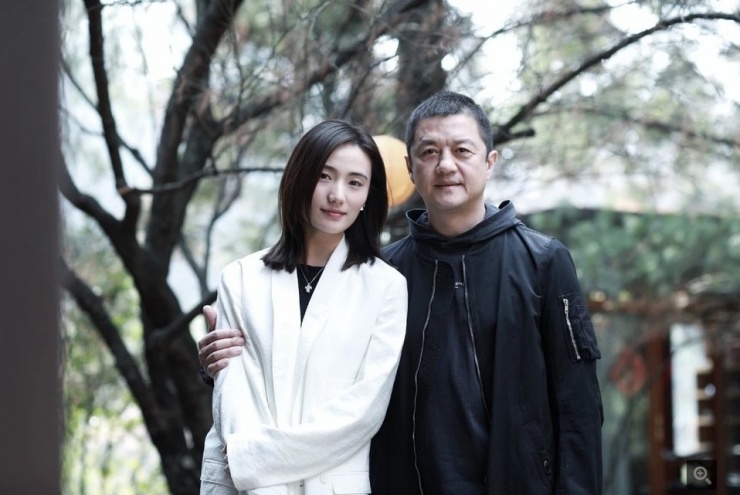 Lý Á Bằng chọn sống bình yên bên vợ trẻ.