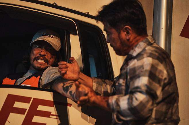 1749526113-tai-xuong-3-width658height438 Hình ảnh trong phim Moving