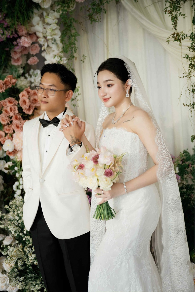 'Chị sui' Hậu Giang đẹp quý phái, gây sốt tại đám cưới bạc tỷ của con gái - 4