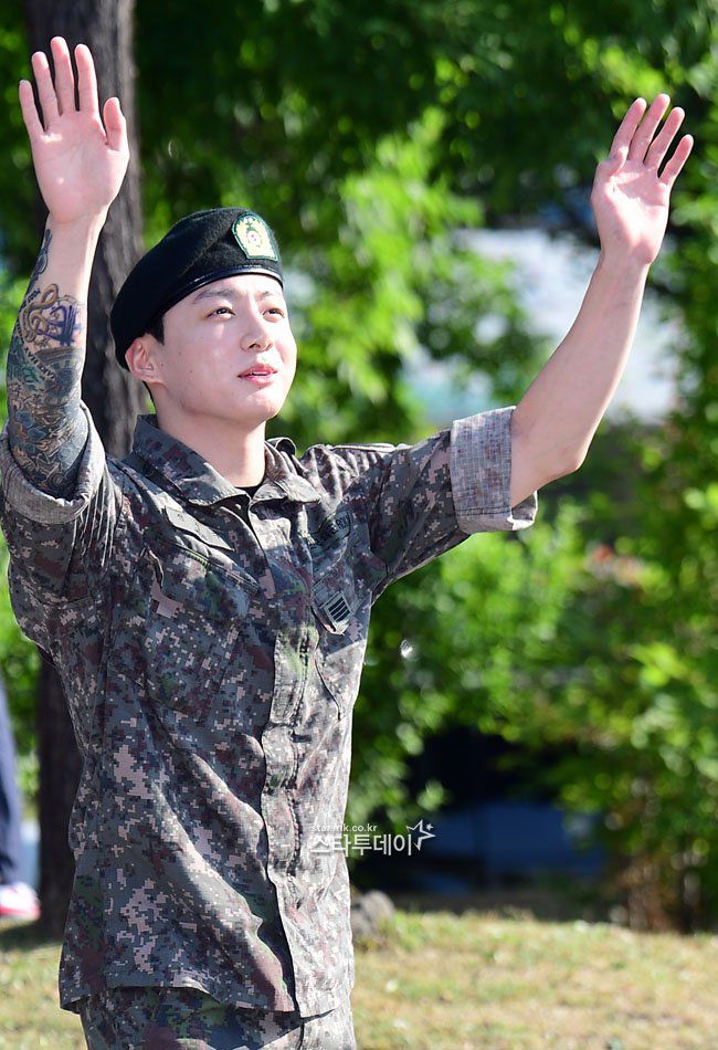 1749603952-gthmv1awmaatawl-width650height950 Jungkook - Jimin (BTS) chính thức xuất ngũ: Trắng trẻo hồng hào, lộ má phính và mặt mộc khó tin trước cam thường! - 7