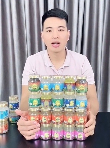 Lê Anh Nuôi trong một phiên live bán yến Đ.T.T