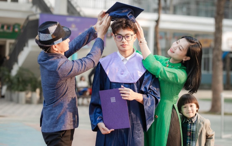 1749605096-bo-sung-nsnd-xuan-bac-34-3-n-1-7405-420-width2048height1289 Không nhìn ra Bi Béo - con trai NSND Xuân Bắc trong hiện tại: Trổ mã cao to, râu ria trông