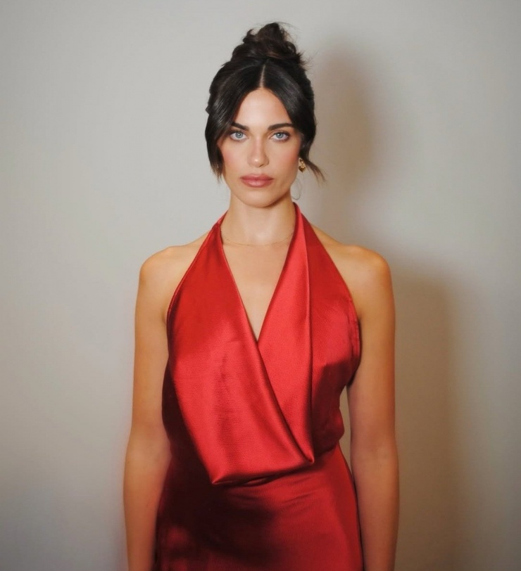 Genevieve nổi tiếng qua vai Clara Livingston trong bộ phim truyền hình cổ trang