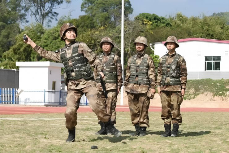 Nữ quân nhân được ví như Địch Lệ Nhiệt Ba - 5