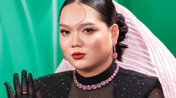 Nổi tiếng với phong cách ồn ào, Phạm Thoại ở đâu giữa drama? 29 Nổi tiếng với phong cách ồn ào, Phạm Thoại ở đâu giữa drama? 1749694098 pham thoai lum xum width640height470