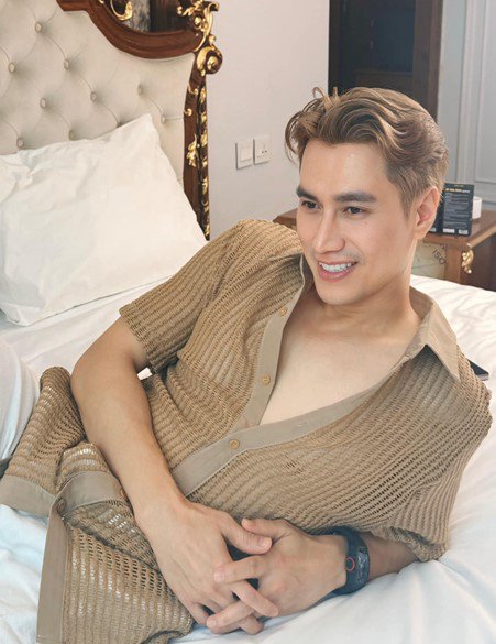 1749777417-picture30-929-width451height585 Từng có tuổi thơ cơ cực, Việt Anh nay giàu có, danh tiếng nổi như cồn trong giới giải trí ở tuổi U50.