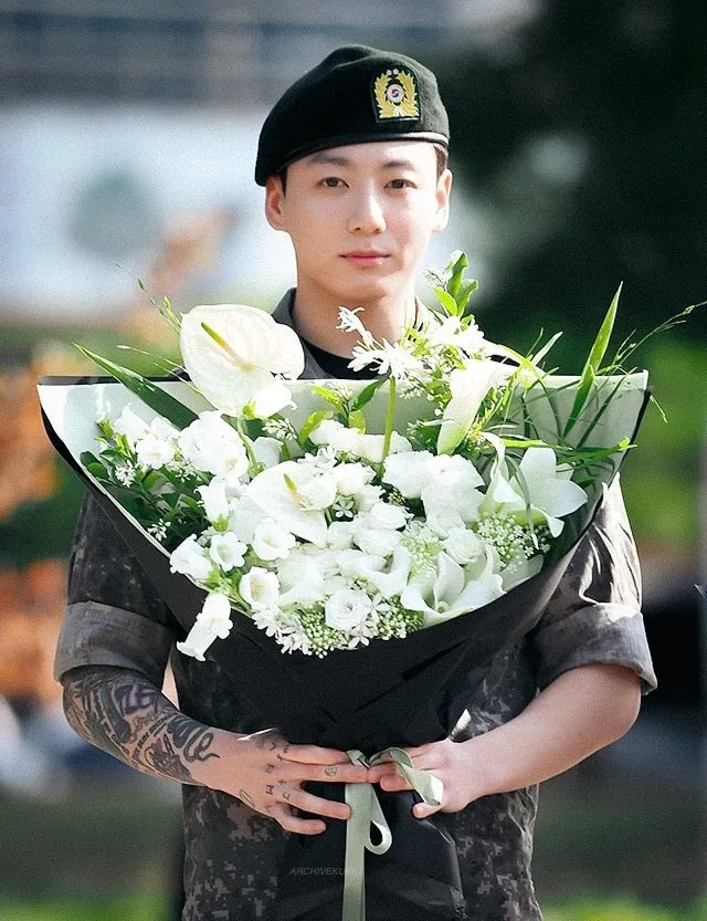 Jungkook vừa hoàn thành nghĩa vụ quân sự và bị fan cuồng đột nhập vào nhà riêng.