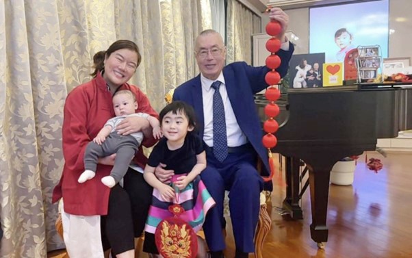 Gia đình ông Lưu Thi Côn. Ảnh: St Headline.