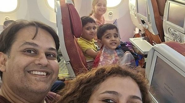 Bức ảnh selfie cuối cùng của gia đình 5 người thiệt mạng trong vụ rơi máy bay ở Ấn Độ 1749798796 875 thumbnail width1200height628jpg