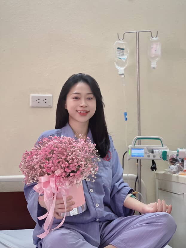 27 tuổi suy thận mạn giai đoạn cuối, mẹ lên bàn mổ cùng con: