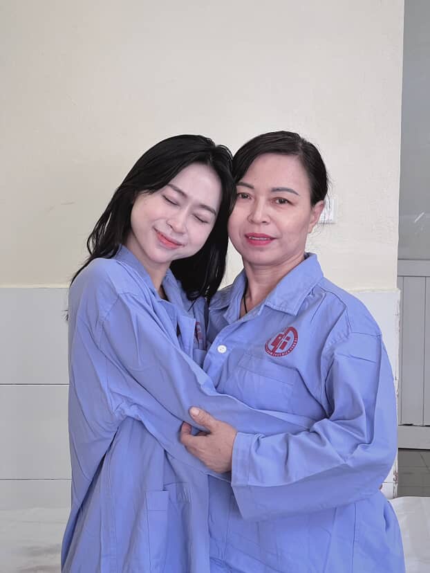 Mẹ là người đã hiến thận, cũng Hường bước vào ca phẫu thuật Đang lên kế hoạch kết hôn thì phát hiện bệnh: 3 tháng vượt qua cảm giác tiêu cực