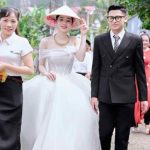 Cưới bạn thân cùng xóm, cô dâu đọc lời thề nguyện khiến chú rể rơi nước mắt 1749981151 744 thumbnail width1200height628jpg