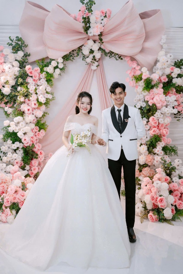 1750044653-anh-2-44753-width800height1200 Cặp đôi có 2 năm tìm hiểu trước khi về chung một nhà