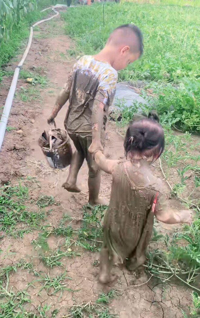 Mới nửa tháng, khối nghỉ hè đã khiến bố mẹ