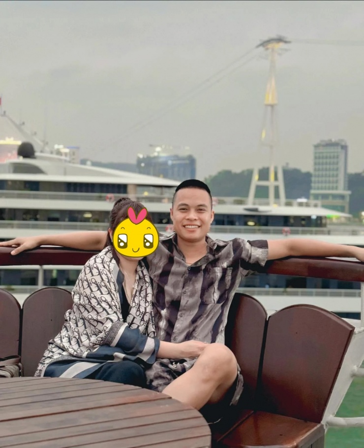 Căn nhà của hai vợ chồng này cũng khang trang, rộng lớn. Thỉnh thoảng, cả gia đình anh đi du lịch,...