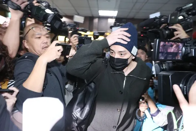 1750154305-ce19ff65d2745fd28117f5ffb1-3713-4816-widthheight-1 Viện Kiểm sát quận Tân Bắc kết thúc điều tra vụ án trốn nghĩa vụ quân sự hôm 16/6 liên quan đến Vương Đại Lục cùng nhiều nghệ sĩ.