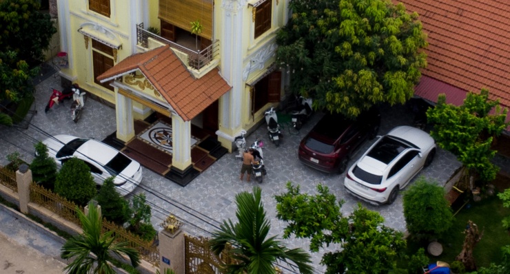 Ngôi nhà ba tầng khang trang của gia đình Hải được xây dựng từ năm 2020 (Ảnh: Như Hoàn)