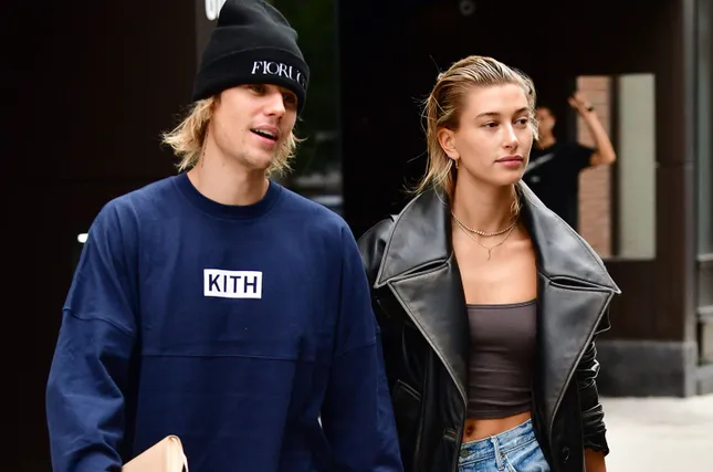 1750210441-justin-bieber-and-hailey-baldwin-sept-14-2018-a-billboard-1548-89922-6254-widthheight Người hâm mộ bày tỏ sự quan ngại về tình trạng hôn nhân của cặp đôi.
