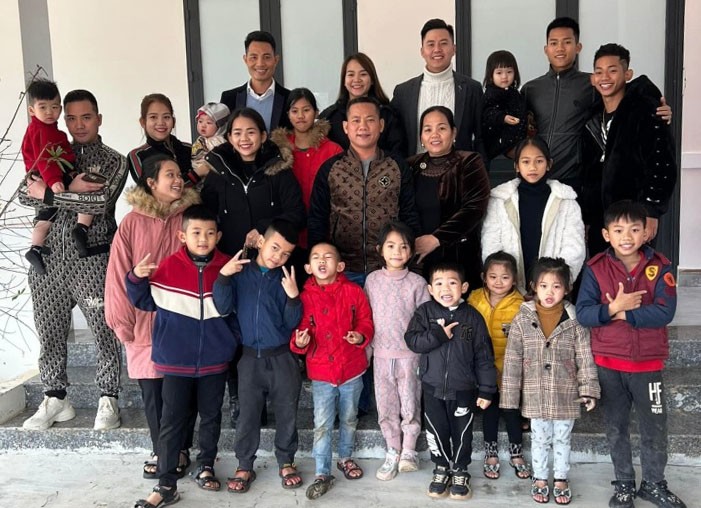 Vợ chồng ông Thịnh có tổng cộng 16 người con, 19 đứa cháu nội, ngoại.