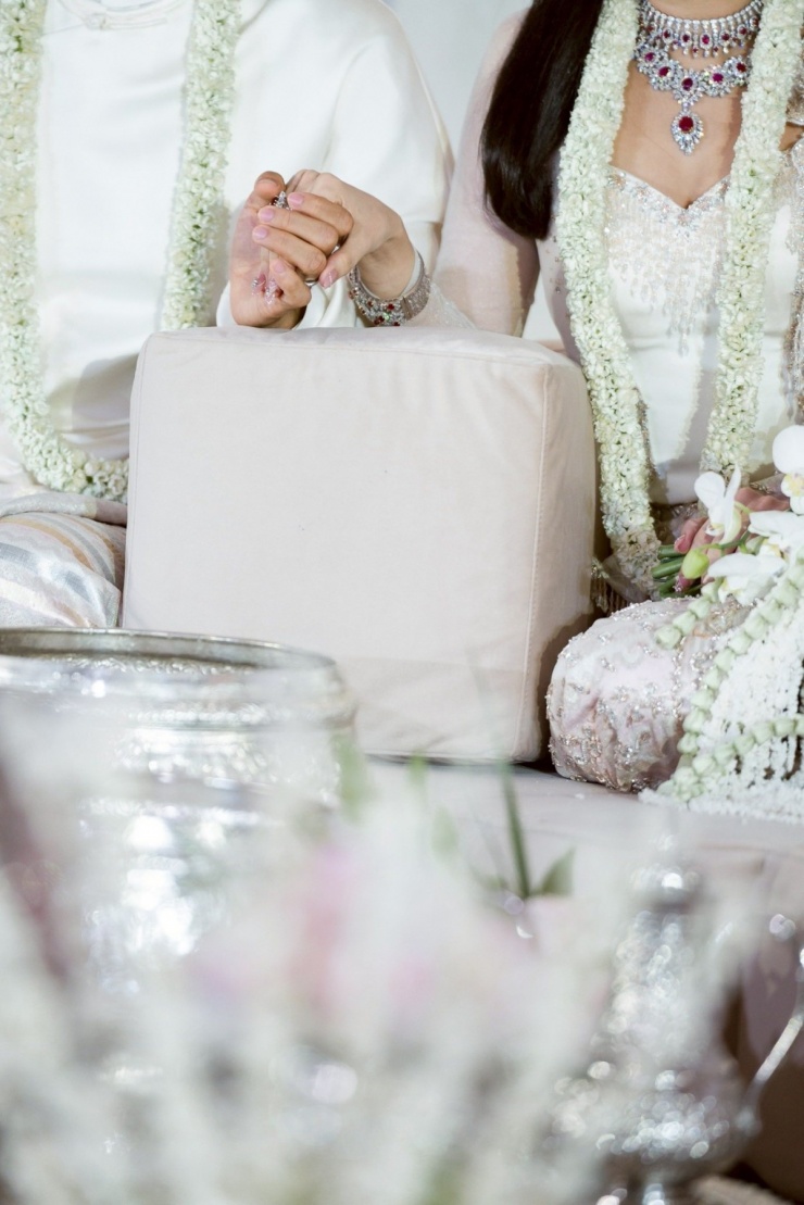 Theo 8world, Linn Mya Phu là người thừa kế một gia đình giàu có, cha mẹ kinh doanh lĩnh vực dầu mỏ.