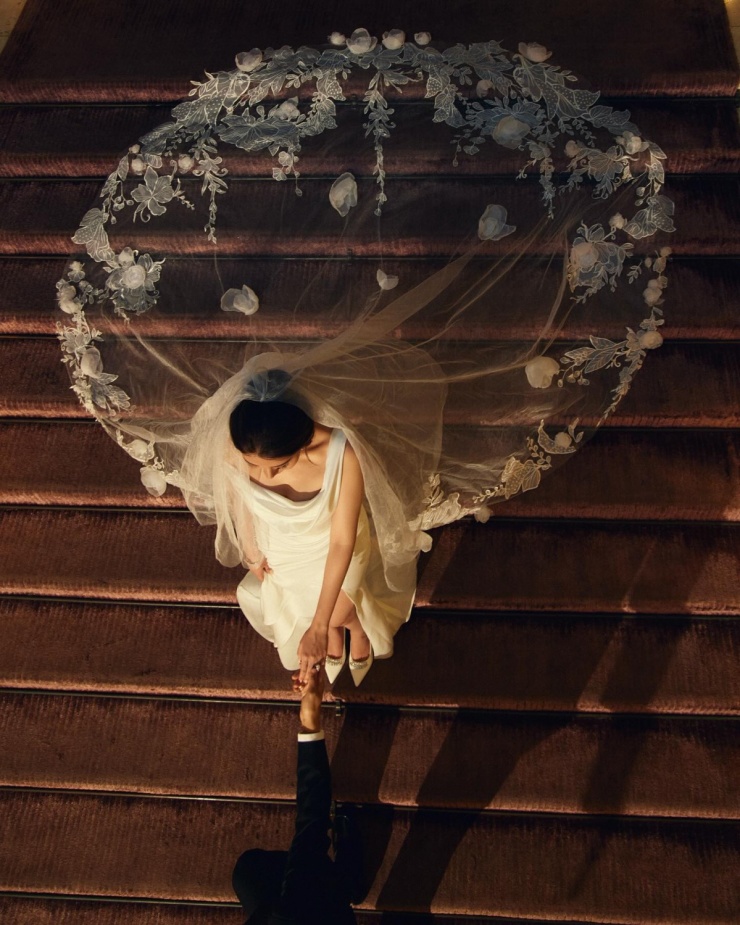 Hàng nghìn khán giả nhận xét hôn lễ của tài tử lãng mạn như trong mơ.