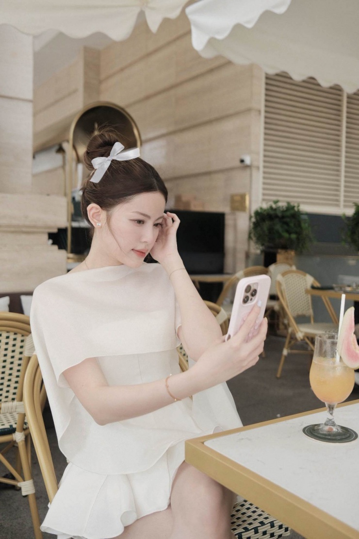 Tăng Mỹ Hàn được HIEUTHUHAI cưng chiều, nhiều lần tặng quà bất ngờ