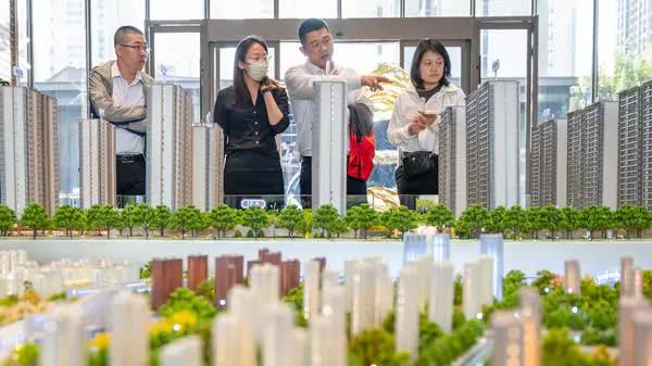 Doanh nhân đặt cọc 725 triệu đồng để mua chung cư 49 tỷ, 1 năm sau giá giảm sâu 10 tỷ đồng, chủ đầu tư tuyên bố: “Không trả đủ tiền thì mất cọc”- Ảnh 2.