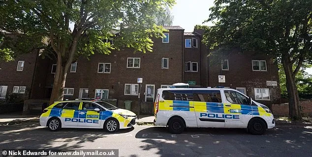 1750297639-a4-4782-6134-widthheight Khu chung cư, nơi có căn hộ của Jennifer Abbott. Ảnh: Daily Mail.