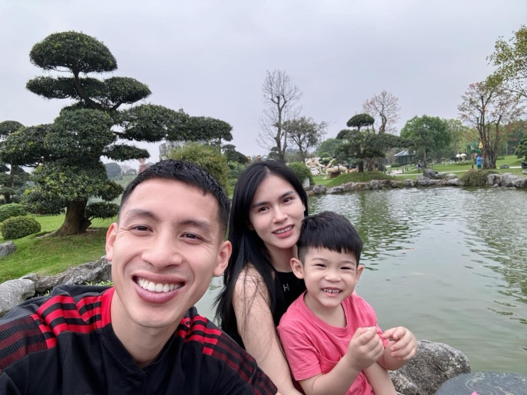 Cuộc sống viên mãn của Hùng Dũng bên vợ con - 4