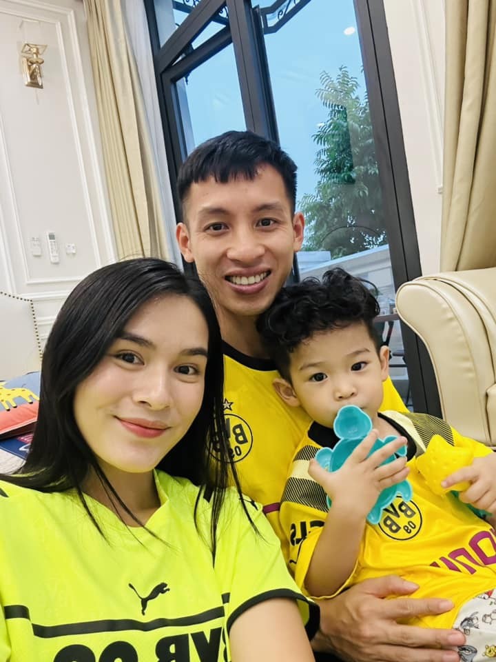 Cuộc sống viên mãn của Hùng Dũng bên vợ con - 3