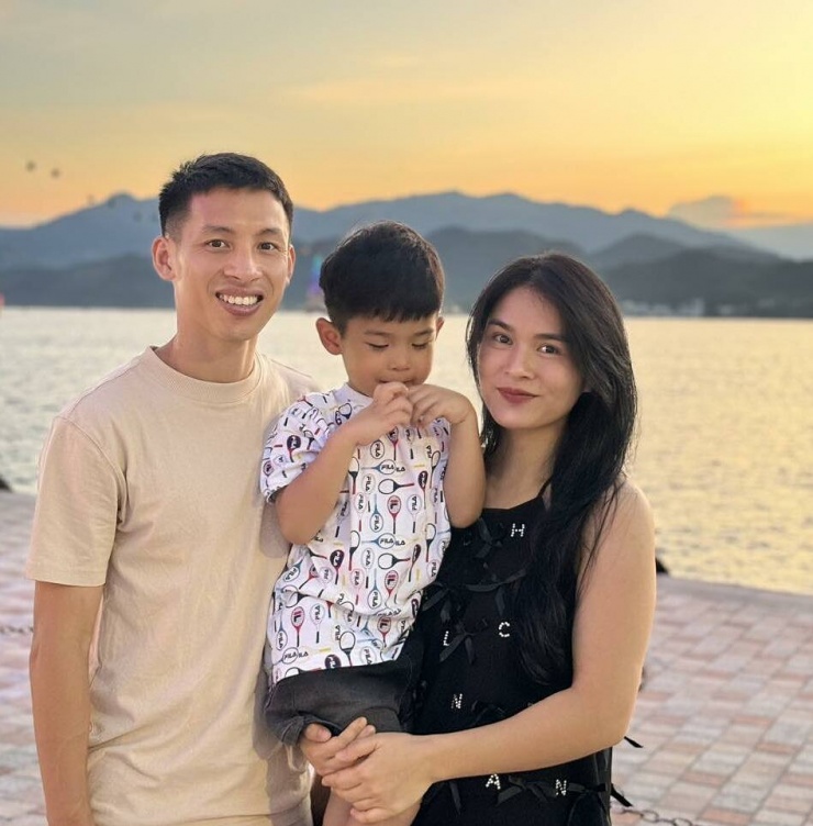 Cuộc sống viên mãn của Hùng Dũng bên vợ con - 2