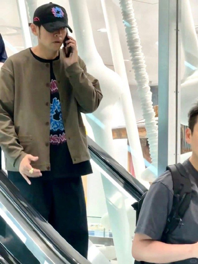 Châu Kiệt Luân ở Melbourne. Ảnh: Weibo