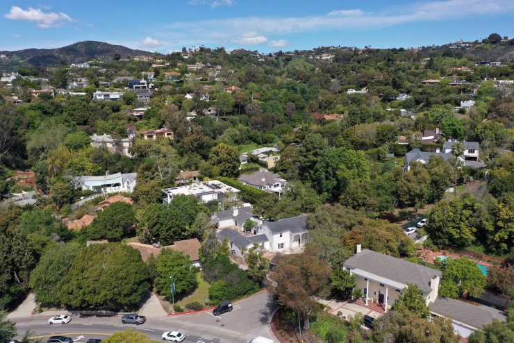 Brooklyn - Nicola tậu biệt thự tại Los Angeles, ngày càng xa rời gia đình Beckham