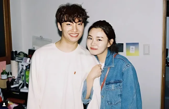 1750388152-1-555-9326-widthheight Ca sĩ Yoon Ddan Ddan (trái) và vợ cũ Eun Jong.