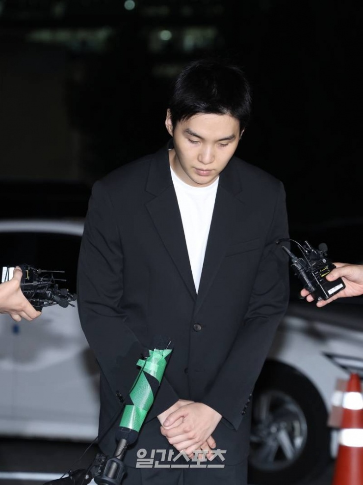 Vụ scandal say rượu lái xe làm tổn hại đến hình ảnh của Suga và BTS