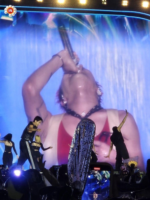 G-Dragon co ro trở về khách sạn sau màn tắm mưa lịch sử cùng fan Việt lúc nửa đêm! - 8