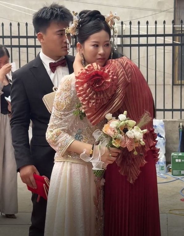 Mẹ vợ sinh năm 1988 gây sốt mạng, nhiều người bình luận hài hước - 2