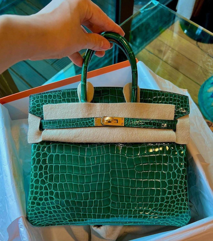 Một trong những chiếc túi hàng hiệu mà Cún Bông treo thưởng để tìm