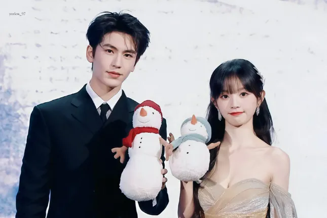 Điền Hi Vi và Trương Lăng Hách đóng phim cùng nhau nhưng có mâu thuẫn lợi ích trước đó nên thái độ thiếu vui vẻ.