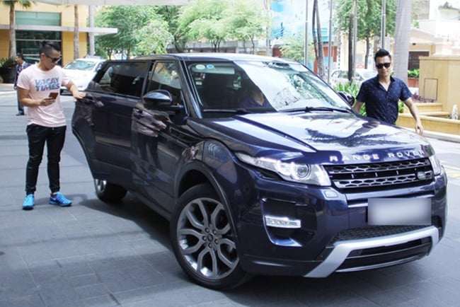 1750816192-viet-anh-7-6040-265-3-28780-width650height434 Ngoài chiếc Bentley màu trắng, Việt Anh còn sở hữu một chiếc khác có giá gần 5 tỷ đồng