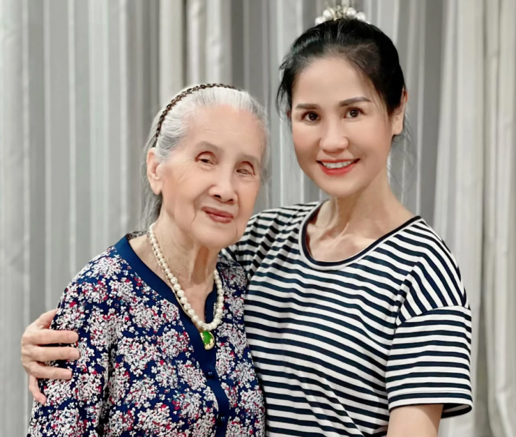 Ở tuổi 49, nữ diễn viên là trụ cột kinh tế, lo cho cả mẹ già