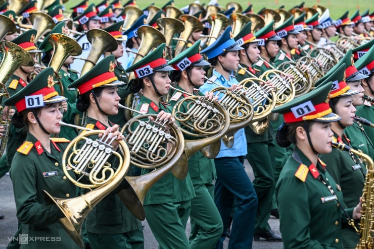 1750843764-huy-3177-jpg-1295-width1200height800 Nữ quân nhân lần đầu hợp luyện trước diễu binh 2/9 - 3