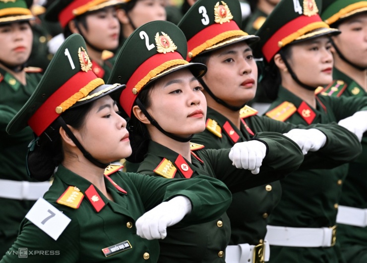 1750843765-huy-3288-jpg_5960-6037-width1200height861 Nữ quân nhân lần đầu hợp luyện trước diễu binh 2/9 - 4