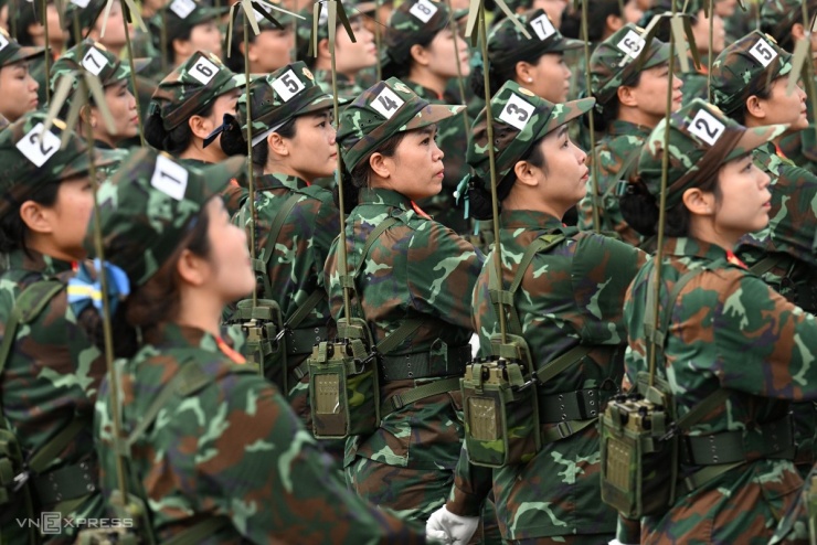 1750843765-huy-3716-1451-width1200height800 Nữ quân nhân lần đầu hợp luyện trước diễu binh 2/9 - 5